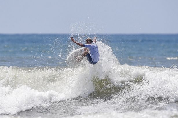 Belas mulheres também marcam presença na decisão do Brasileiro de Surf Profissional em Torres 92