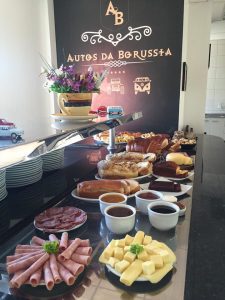 E hoje tem novidade no Restaurante Autos da Borússia: buffet de café colonial 98
