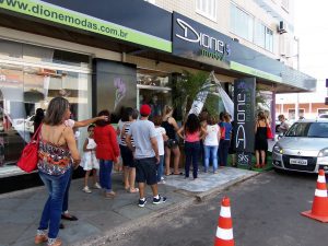Dione Modas faz grande festa em lançamento da Coleção de Inverno da B27 e Lezalez 760