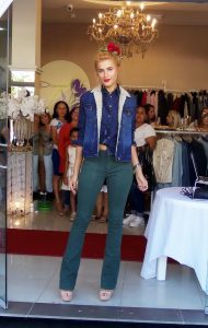 Dione Modas faz grande festa em lançamento da Coleção de Inverno da B27 e Lezalez 750