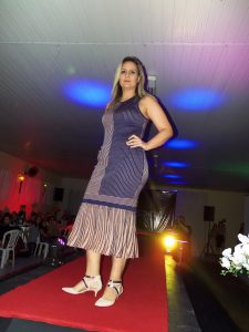 Lojas Dione Modas realizam desfile no chá da Amizade em Osório 872