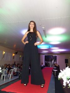 Lojas Dione Modas realizam desfile no chá da Amizade em Osório 900