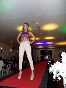 Lojas Dione Modas realizam desfile no chá da Amizade em Osório 902