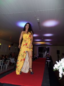 Lojas Dione Modas realizam desfile no chá da Amizade em Osório 904