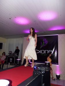 Lojas Dione Modas realizam desfile no chá da Amizade em Osório 906