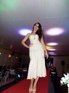 Lojas Dione Modas realizam desfile no chá da Amizade em Osório 908