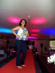 Lojas Dione Modas realizam desfile no chá da Amizade em Osório 932