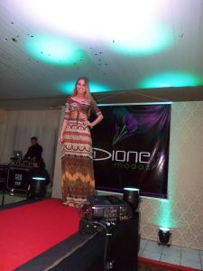 Lojas Dione Modas realizam desfile no chá da Amizade em Osório 946