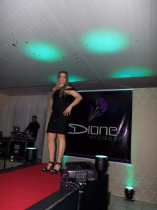 Lojas Dione Modas realizam desfile no chá da Amizade em Osório 966