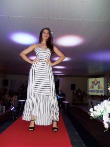 Lojas Dione Modas realizam desfile no chá da Amizade em Osório 998