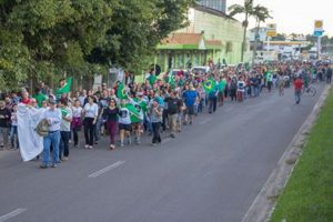 Centenas de pessoas realizam caminhada em apoio aos caminhoneiros em Osório 65 Centenas de pessoas realizam caminhada em apoio aos caminhoneiros em Osório 64