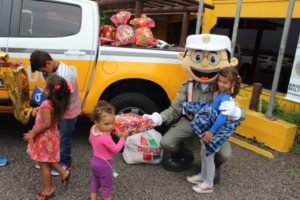 Carta de criança para o Papai Noel emociona policiais rodoviários que fazem surpresa para família de Osório 46