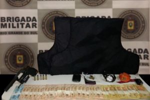 Família vive momentos de terror ao ter casa invadida por bandidos armados em Torres 34