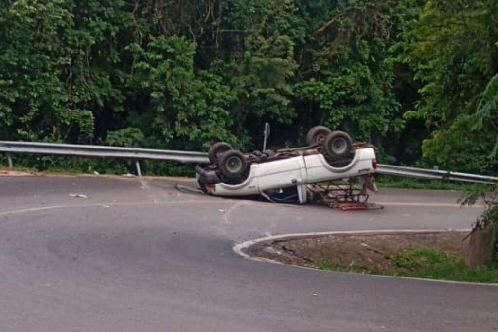 Homem fica ferido em capotamento no Morro da Borússia
