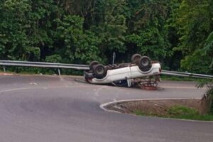 Homem fica ferido em capotamento no Morro da Borússia