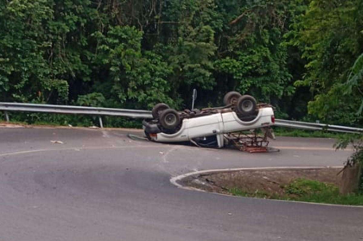 Homem fica ferido em capotamento no Morro da Borússia