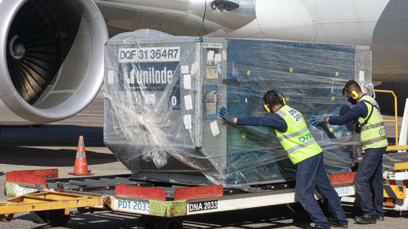Lote compreende 141.800 doses da Coronavac e 159.750 da Oxford/Astranezeca - Foto: Itamar Aguiar / Palácio Piratini