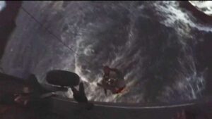 Marinheiro com suspeita de infarto é resgatado na costa gaúcha