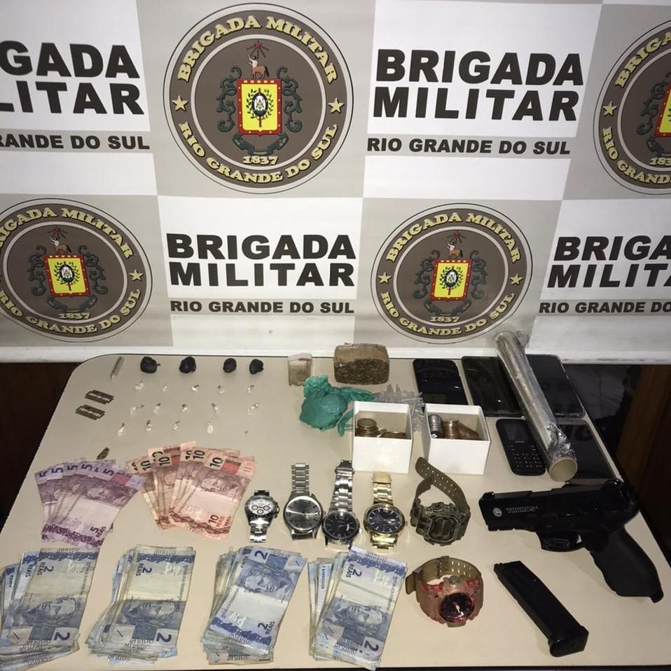 Tráfico em praça de Osório leva quatro a prisão