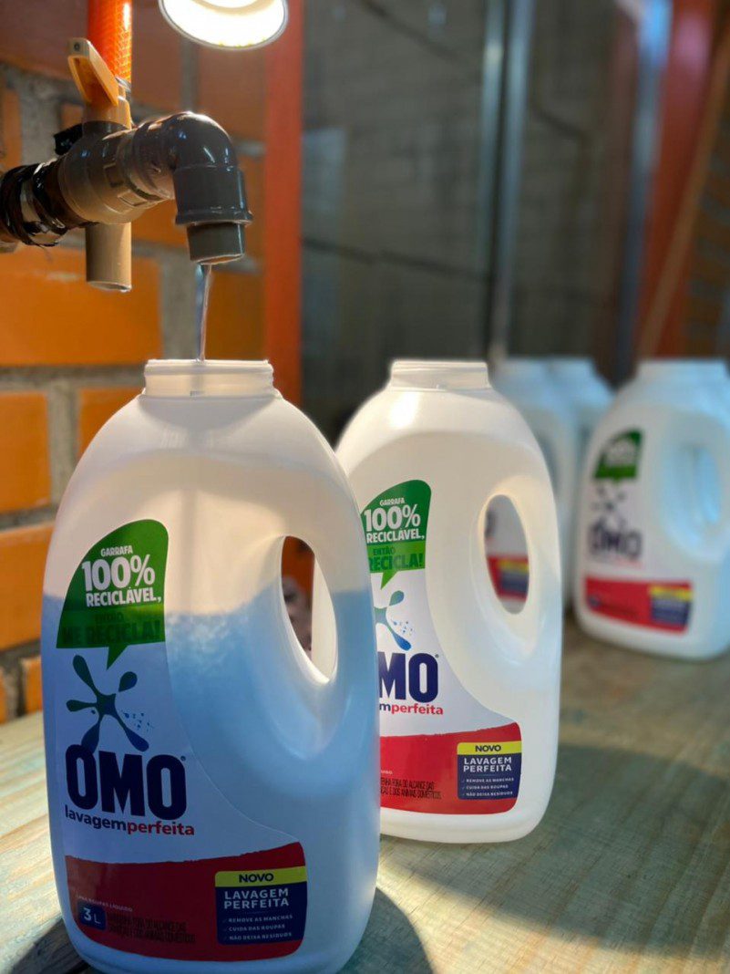 Descoberta fábrica clandestina de falsificação de sabão líquido da Omo no RS
