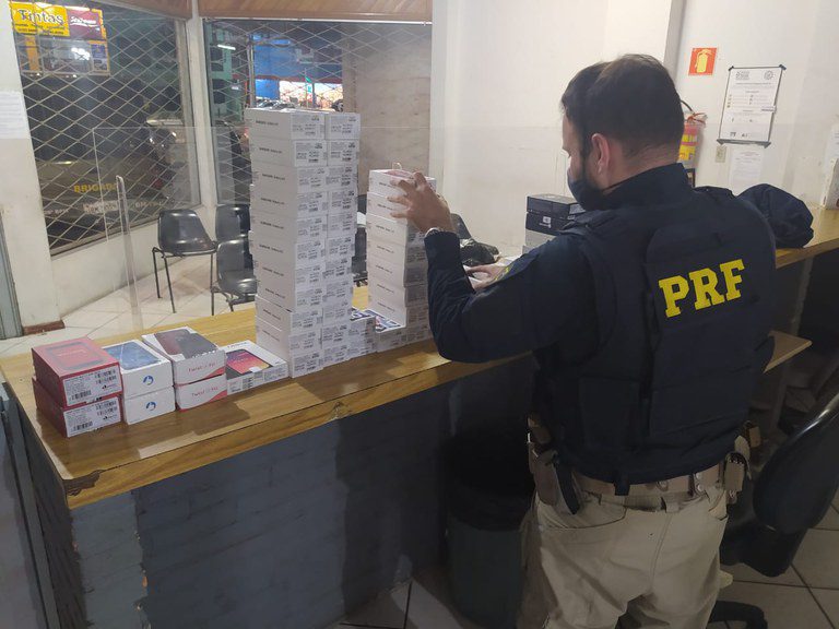 Celulares avaliados em mais de R$ 70 mil são apreendidos na freeway
