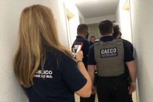 Operação no Litoral desmantela grupo criminoso que fraudava licitações e teria lucrado R$ 1 bilhão