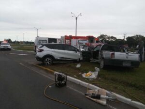 Colisão deixa quatro feridos na Estrada do Mar