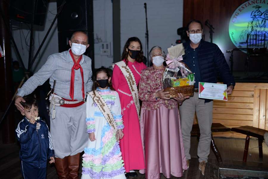 2ª noite dos Festejos Farroupilhas de Osório homenageia Annita Borba da Cunha