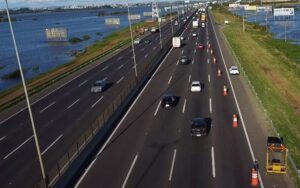 Motociclista morre em acidente na Freeway