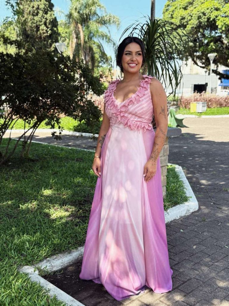 Vestidos de festa deslumbrantes: veja as novidades da Dione Modas 241 Vestidos de festa deslumbrantes: veja as novidades da Dione Modas 240