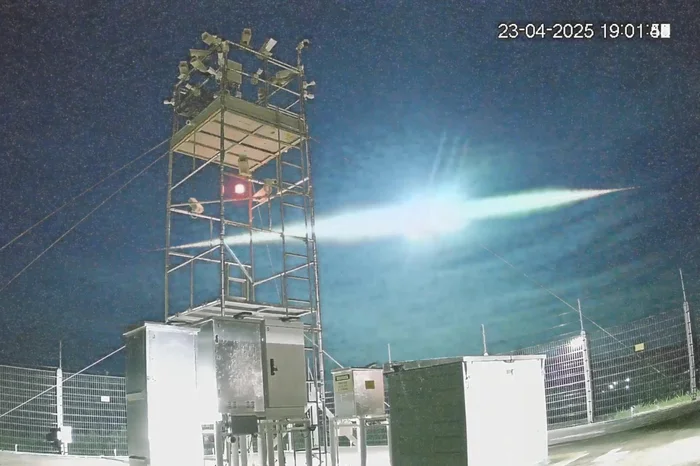 Meteoro superbólido impressiona ao iluminar o céu do RS por 8 segundos