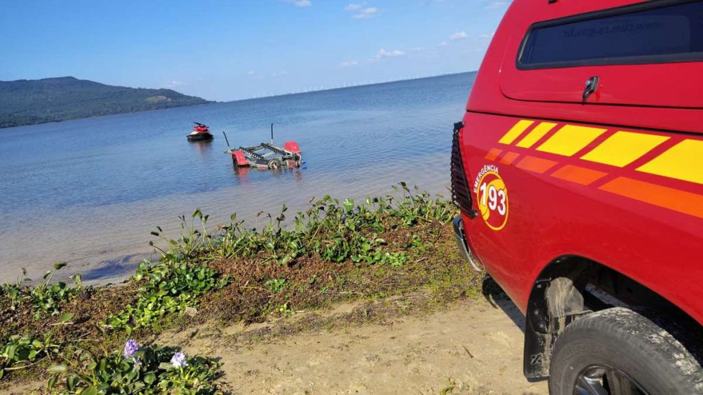 Resgate na Lagoa dos Barros mobiliza bombeiros