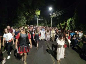 Via Sacra no Morro da Borússia emociona multidão em Osório