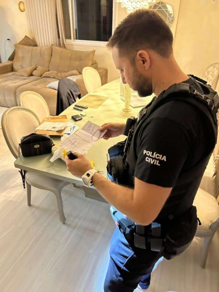 Litoral Norte O estacionamento rotativo de Osório suspenso para reavaliação em fevereiro deste ano, será tema de uma Audiência Pública na próxima segunda-feira, a partir das 19 horas, no Plenário Francisco Maineri da Câmara de Vereadores. Para o evento foram convidados representantes do poder executivo, poder legislativo, da empresa responsável pelo estacionamento, SSPMO, CRPO Litoral, Brigada Militar, EsFES/Osório, ACIO, Sindilojas, Ministério Público, imprensa local e a comunidade. A suspensão ocorreu após um acordo entre o Poder Público Municipal e a empresa Pare Fácil, responsável pelo serviço. Neste período o executivo está reavaliando o sistema.