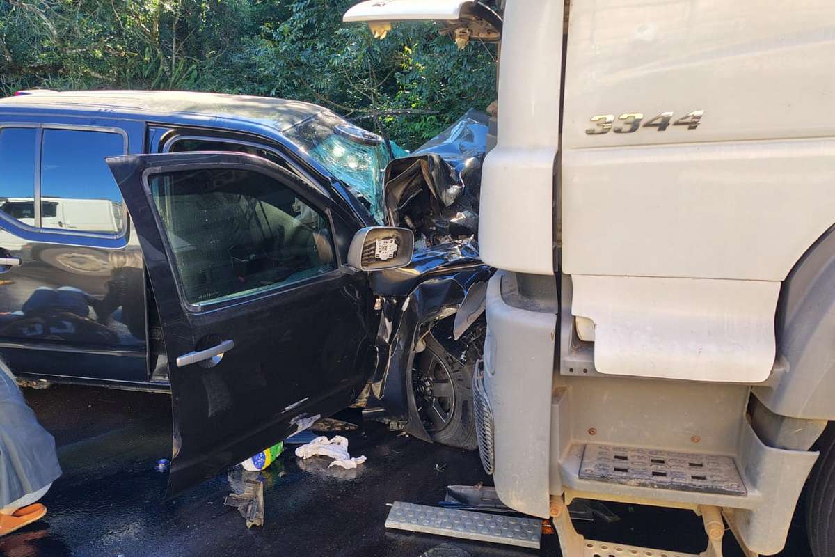 Acidente de trânsito deixa 3 feridos na Rota do Sol em Itati