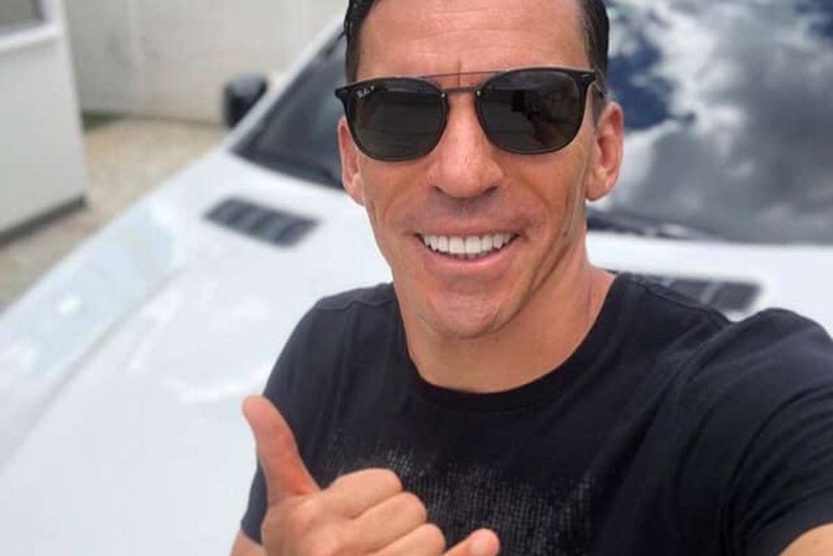 Ex-zagueiro Lúcio sofre queimaduras em acidente doméstico e está internado