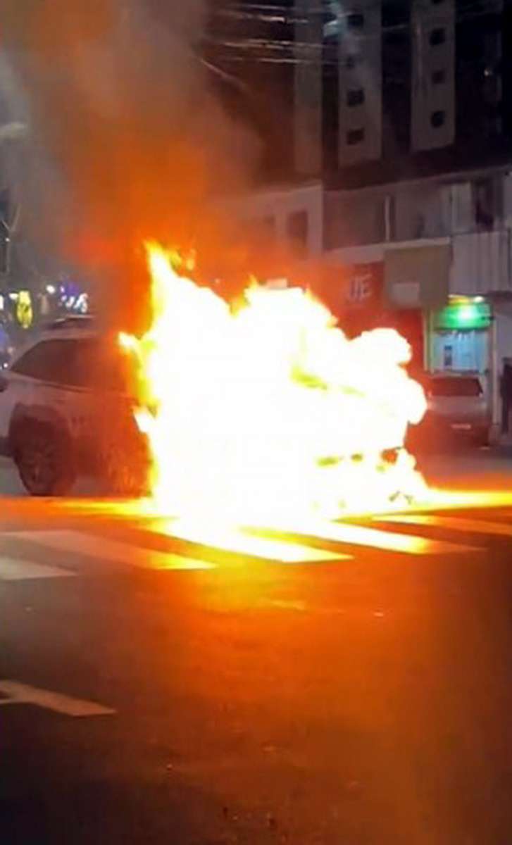 Incêndio destrói viatura da BM Tramandaí