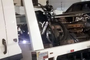 Mulher foge após acidente em Imbé e é presa com carro escondido no pátio de casa