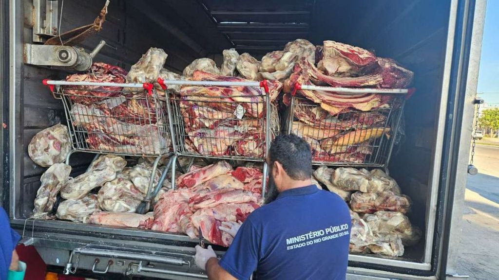 Operação apreende 11 toneladas de alimentos impróprios no RS