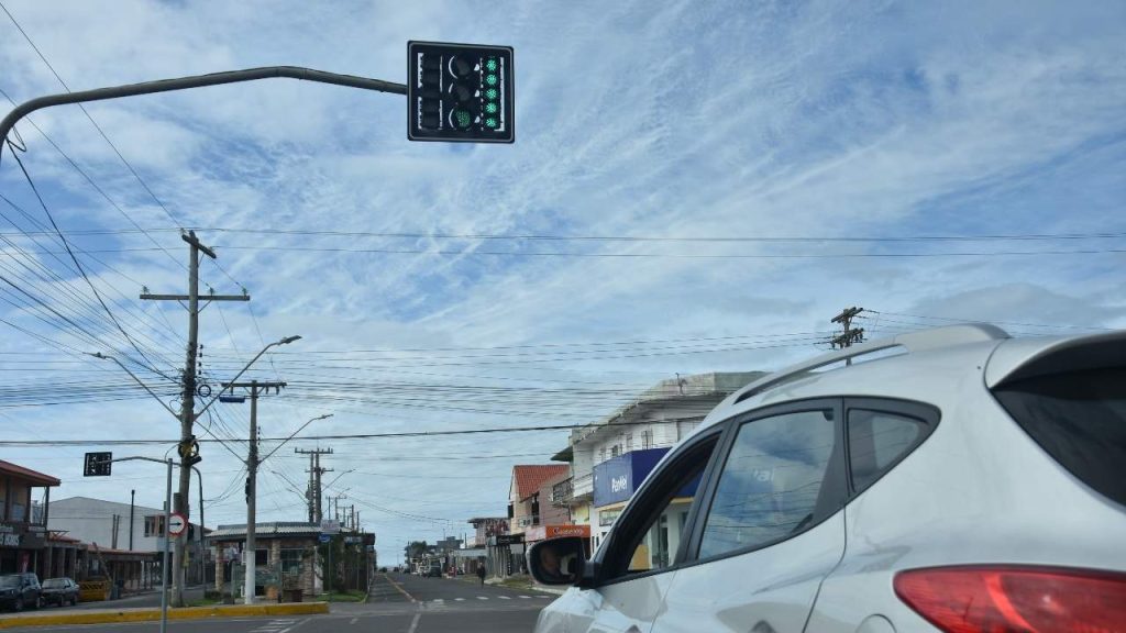 Sinaleira das Avenidas Mariluz e Paraguassú