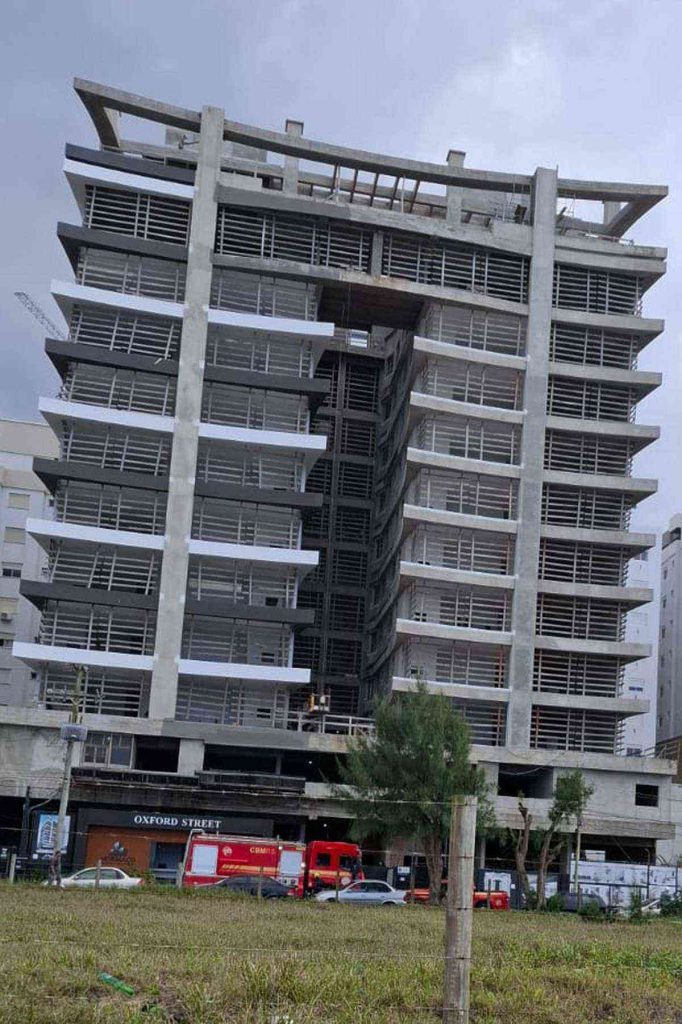 Capão da Canoa: elevador despenca e deixa feridos