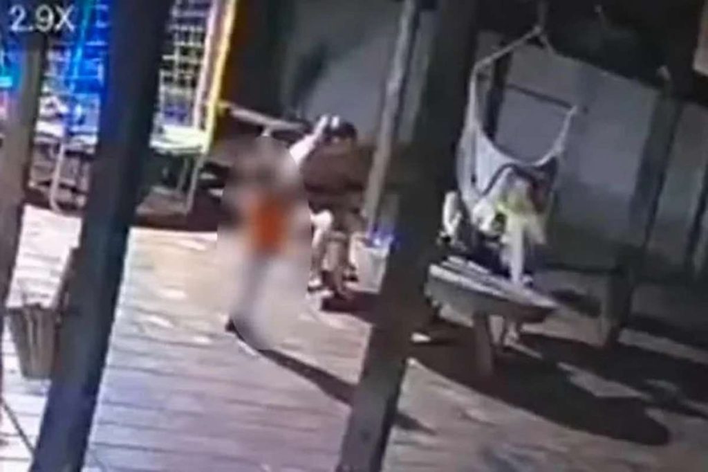 Criança mata mãe com arma do pai