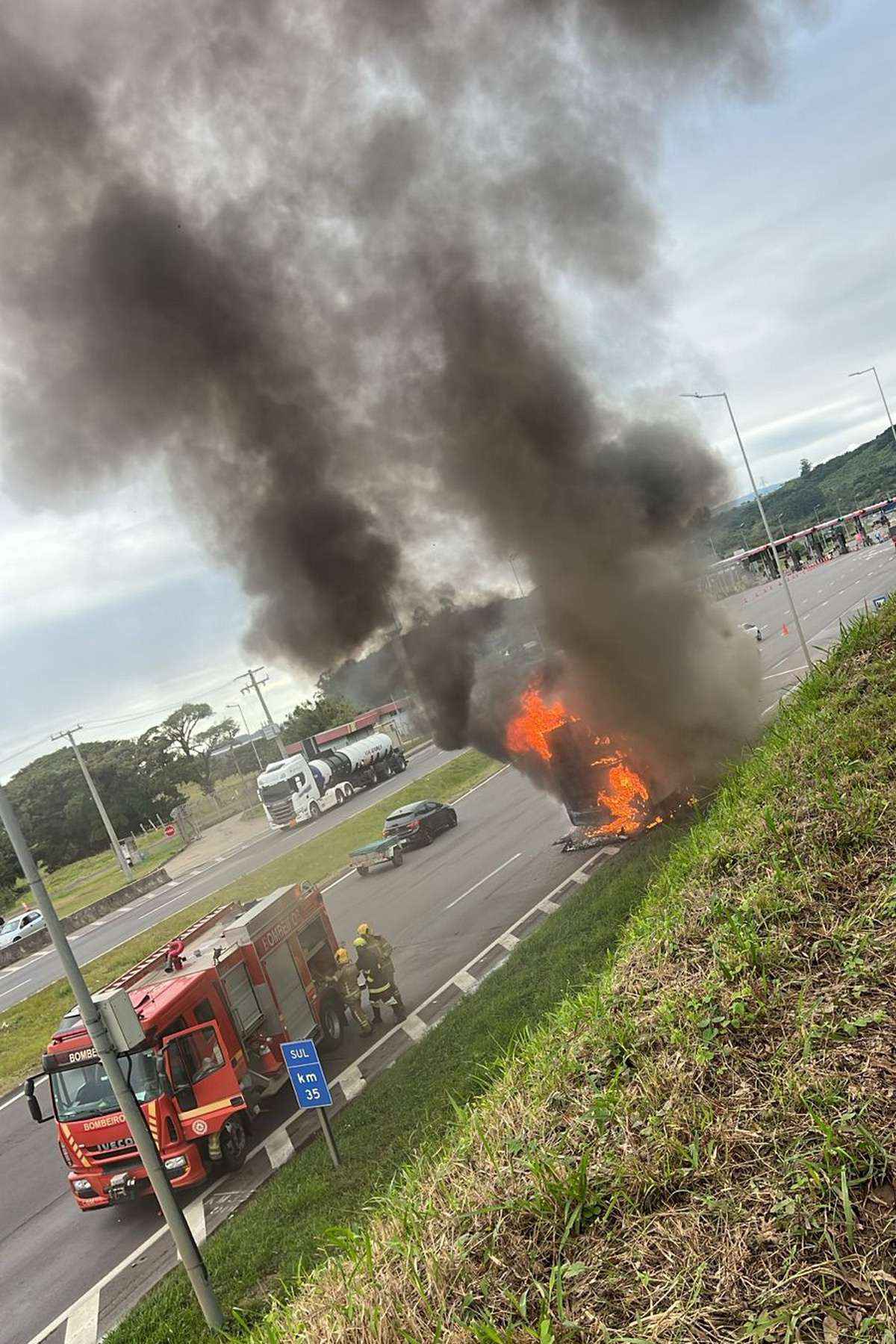 Incêndio em ônibus da Unesul assusta passageiros na BR-101