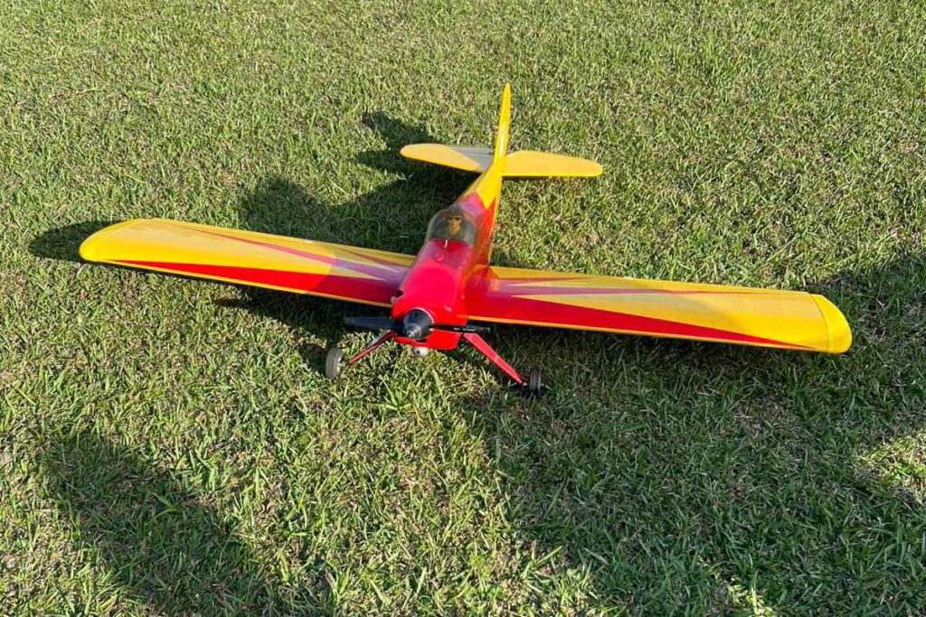 Projeto leva aeromodelismo