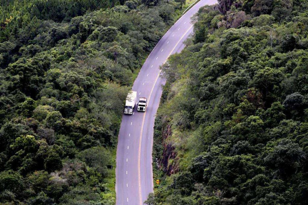 Rota do Sol, Aquaplanagem causa acidente na Rota do Sol, Homem, Rota do Sol, Acidente com capotamento, Acidente na Rota do Sol
