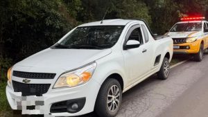 Idoso é flagrado dirigindo embriagado