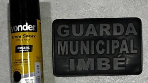 Homem é preso por pixação