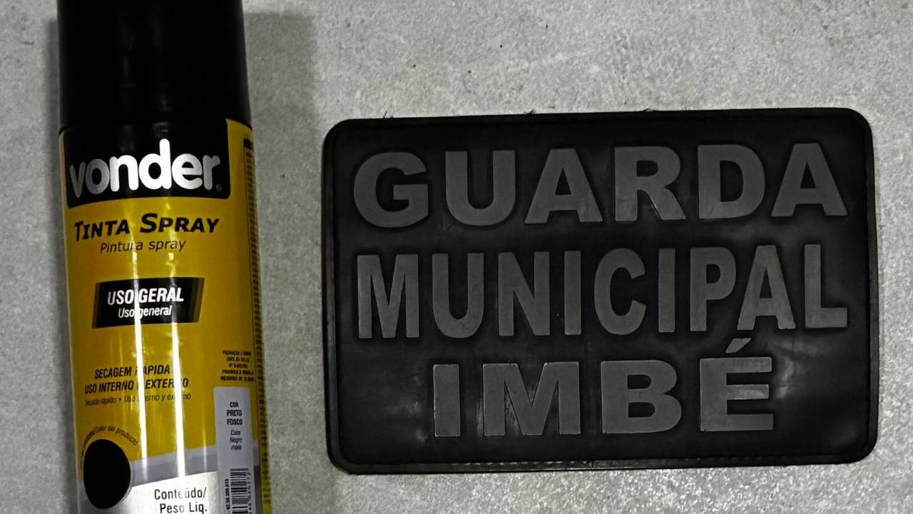 Homem é preso por pixação