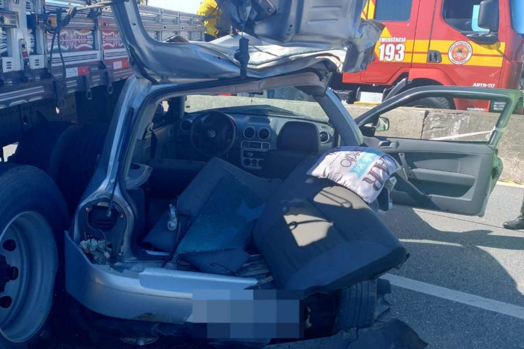 Acidente na BR-101 deixa vítima presa às ferragens em SC
