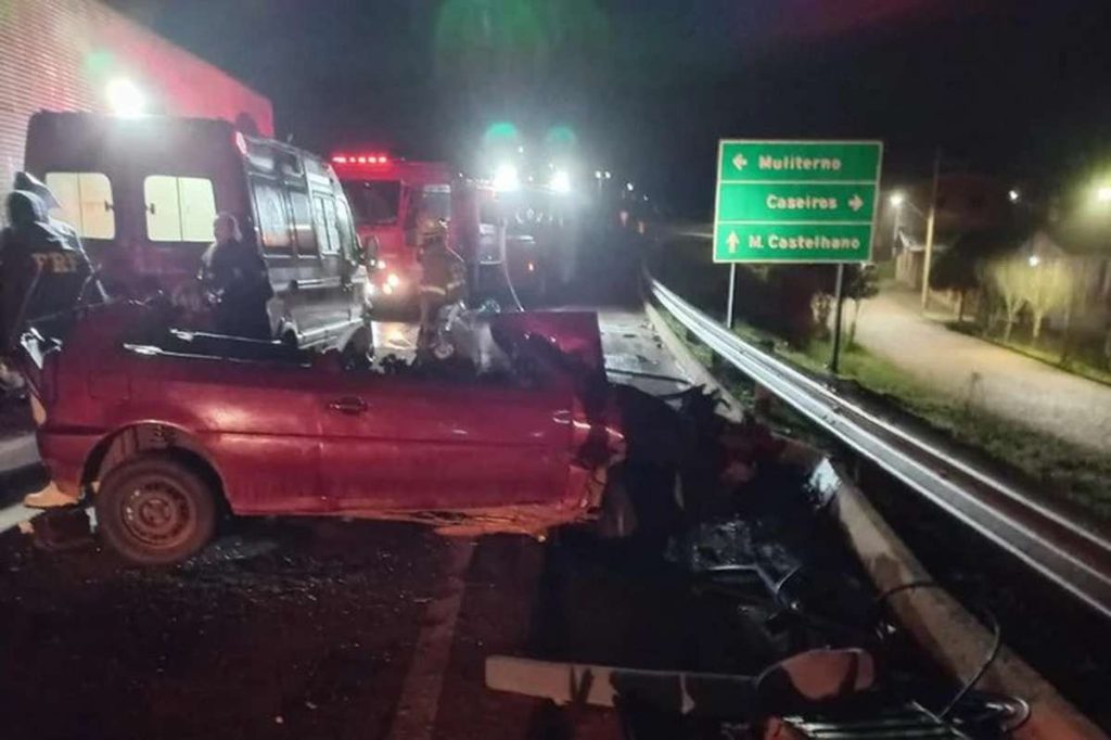 Colisão entre carro e caminhão deixa motorista morto na BR-285